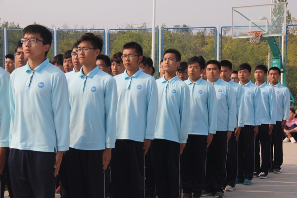 米兰·体育_米兰(中国)2014级新生军训剪影（组图）